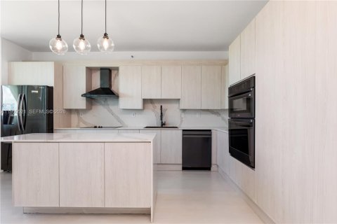 Condominio en venta en Miami Beach, Florida, 1 dormitorio, 107.77 m2 № 2027643 - foto 17