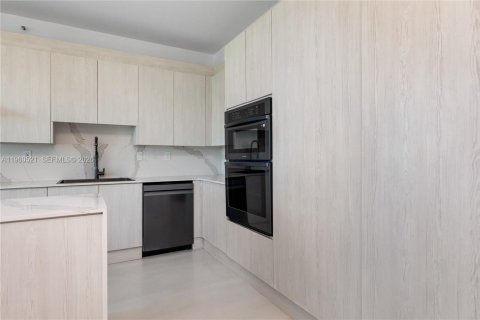 Condominio en venta en Miami Beach, Florida, 1 dormitorio, 107.77 m2 № 2027643 - foto 18