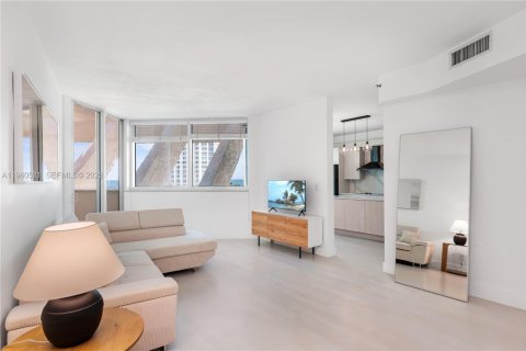 Condominio en Miami Beach, Florida, 1 dormitorio  № 2027643