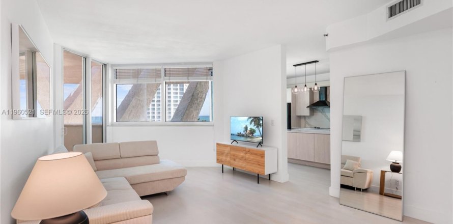 Condominio en Miami Beach, Florida, 1 dormitorio  № 2027643