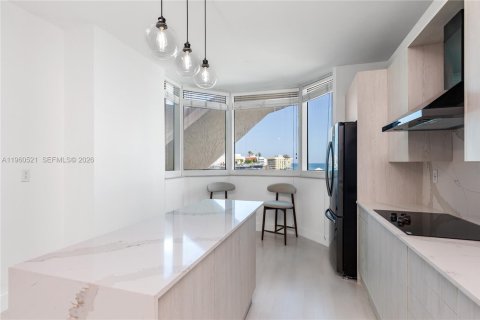 Condominio en venta en Miami Beach, Florida, 1 dormitorio, 107.77 m2 № 2027643 - foto 15