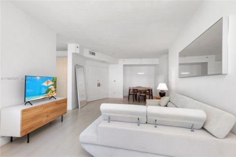 Condominio en venta en Miami Beach, Florida, 1 dormitorio, 107.77 m2 № 2027643 - foto 2