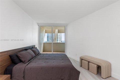 Condominio en venta en Miami Beach, Florida, 1 dormitorio, 107.77 m2 № 2027643 - foto 22