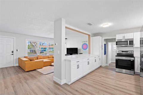 Купить виллу или дом в Ларго, Флорида 9 комнат, 111.11м2, № 2142119 - фото 2