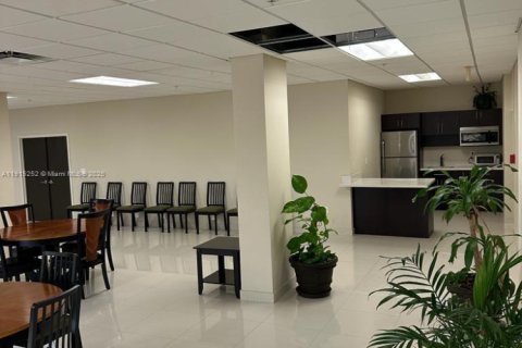 Copropriété à vendre à Miami Beach, Floride: 2 chambres, 81.2 m2 № 2016300 - photo 18