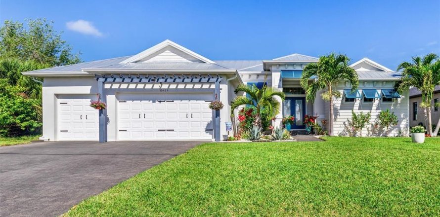 Casa en Port Charlotte, Florida 3 dormitorios, 226.96 m2 № 2110307