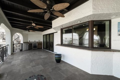 House in Tierra Verde, Florida 4 bedrooms, 359.35 sq.m. № 1687852 - photo 30