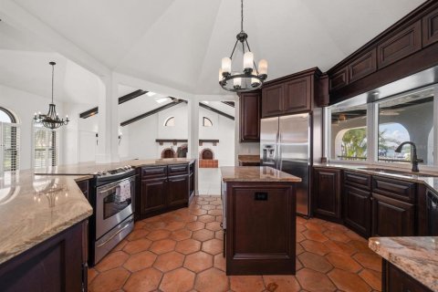 House in Tierra Verde, Florida 4 bedrooms, 359.35 sq.m. № 1687852 - photo 8