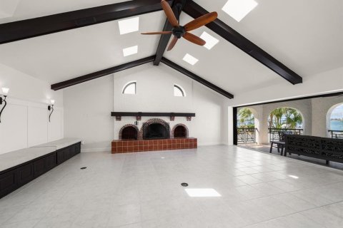 House in Tierra Verde, Florida 4 bedrooms, 359.35 sq.m. № 1687852 - photo 14