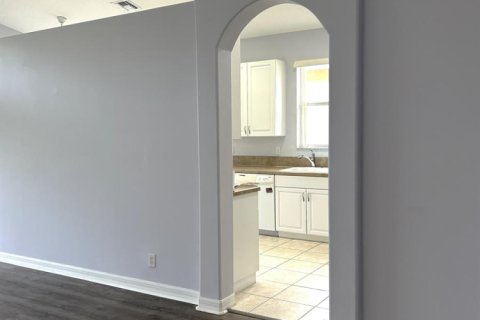 Villa ou maison à louer à Stuart, Floride: 2 chambres, 162.39 m2 № 2401832 - photo 12