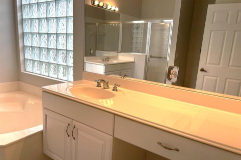Villa ou maison à louer à Stuart, Floride: 2 chambres, 162.39 m2 № 2401832 - photo 24