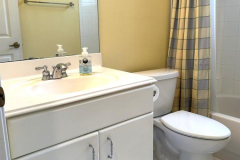 Villa ou maison à louer à Stuart, Floride: 2 chambres, 162.39 m2 № 2401832 - photo 10