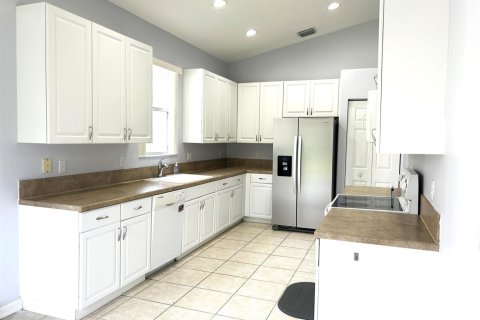 Villa ou maison à louer à Stuart, Floride: 2 chambres, 162.39 m2 № 2401832 - photo 14