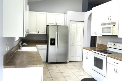 Villa ou maison à louer à Stuart, Floride: 2 chambres, 162.39 m2 № 2401832 - photo 15