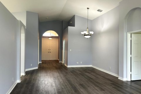 Villa ou maison à louer à Stuart, Floride: 2 chambres, 162.39 m2 № 2401832 - photo 5