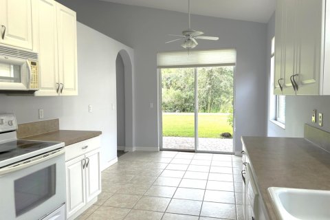 Villa ou maison à louer à Stuart, Floride: 2 chambres, 162.39 m2 № 2401832 - photo 13