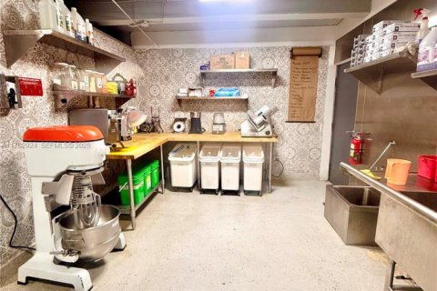 Immobilier commercial à vendre à Doral, Floride № 2034507 - photo 4