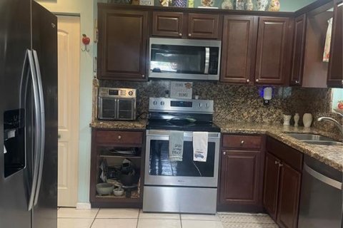 House in Davie, Florida 3 bedrooms, 149.39 sq.m. № 1877302 - photo 12