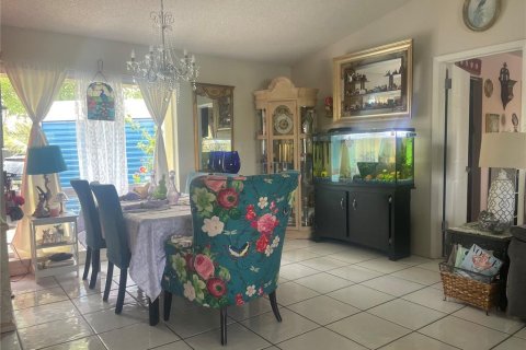 House in Davie, Florida 3 bedrooms, 149.39 sq.m. № 1877302 - photo 7