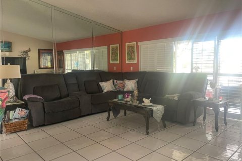 House in Davie, Florida 3 bedrooms, 149.39 sq.m. № 1877302 - photo 30