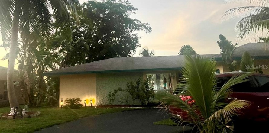 House in Davie, Florida 3 bedrooms, 149.39 sq.m. № 1877302