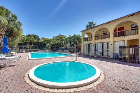 Propiedad comercial en venta en Sunrise, Florida, 621.61 m2 № 1851990 - foto 3