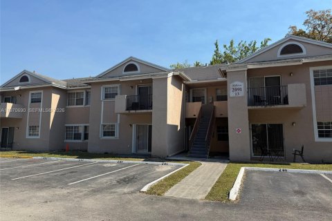 Кондоминиум с 2 спальнями в Пемброк-Пайнс, Флорида № 2031349