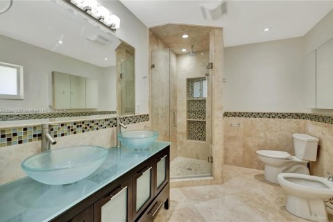 House in Key Biscayne, Florida 4 bedrooms, 238.39 sq.m. № 1709624 - photo 15
