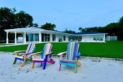 House in Key Biscayne, Florida 4 bedrooms, 238.39 sq.m. № 1709624 - photo 24