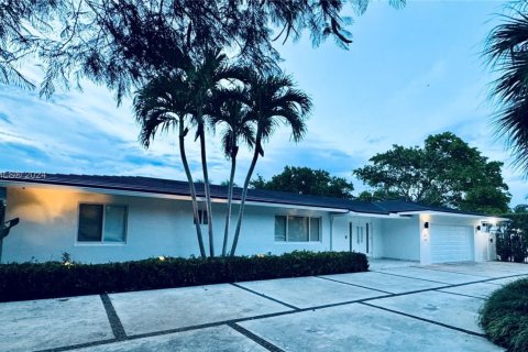 House in Key Biscayne, Florida 4 bedrooms, 238.39 sq.m. № 1709624 - photo 23