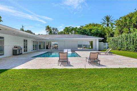 House in Key Biscayne, Florida 4 bedrooms, 238.39 sq.m. № 1709624 - photo 4