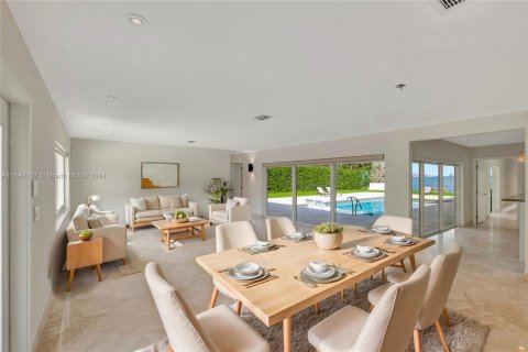House in Key Biscayne, Florida 4 bedrooms, 238.39 sq.m. № 1709624 - photo 17