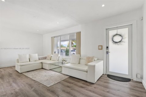 House in Miramar, Florida 4 bedrooms, 122.63 sq.m. № 1932746 - photo 5