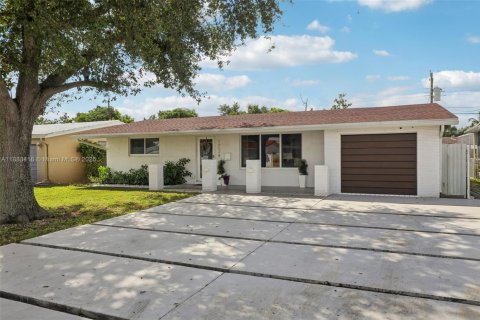 House in Miramar, Florida 4 bedrooms, 122.63 sq.m. № 1932746 - photo 2
