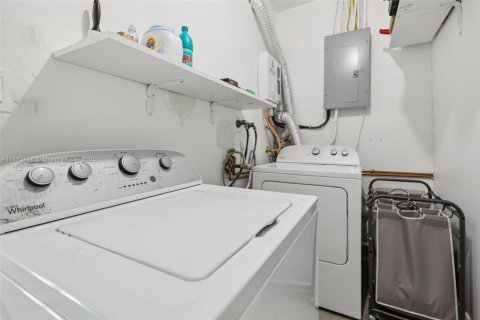 House in Miramar, Florida 4 bedrooms, 122.63 sq.m. № 1932746 - photo 30