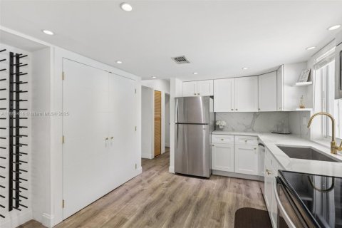 House in Miramar, Florida 4 bedrooms, 122.63 sq.m. № 1932746 - photo 15