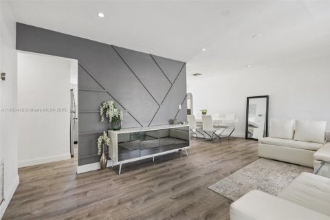 House in Miramar, Florida 4 bedrooms, 122.63 sq.m. № 1932746 - photo 6