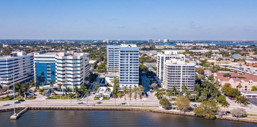 Condominio en West Palm Beach, Florida, 1 dormitorio  № 1179791