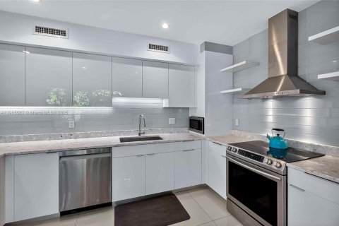 Купить виллу или дом в Майами-Шорс, Флорида 3 спальни, 174.93м2, № 1970836 - фото 20