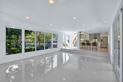 Купить виллу или дом в Майами-Шорс, Флорида 3 спальни, 174.93м2, № 1970836 - фото 15