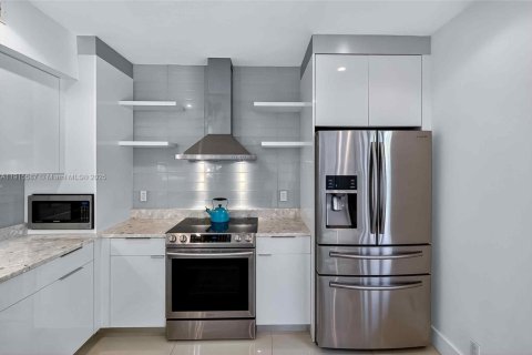 Купить виллу или дом в Майами-Шорс, Флорида 3 спальни, 174.93м2, № 1970836 - фото 24