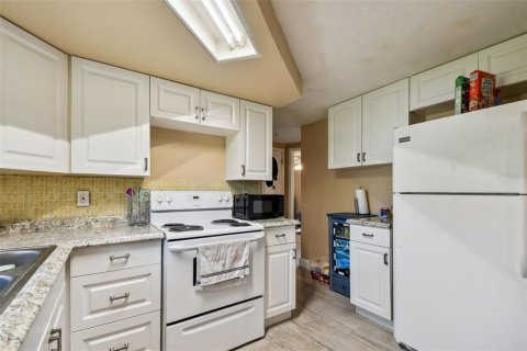 Casa en alquiler en Port Richey, Florida, 2 dormitorios, 69.12 m2 № 1866024 - foto 4
