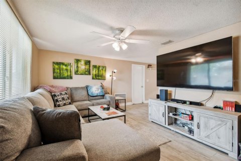 Casa en alquiler en Port Richey, Florida, 2 dormitorios, 69.12 m2 № 1866024 - foto 2