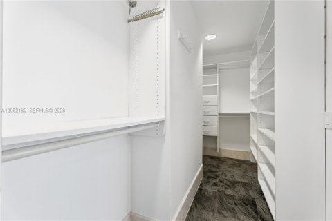Copropriété à louer à Miami, Floride: 5 chambres, 317.73 m2 № 2254762 - photo 26