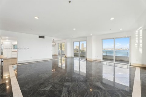 Copropriété à louer à Miami, Floride: 5 chambres, 317.73 m2 № 2254762 - photo 20