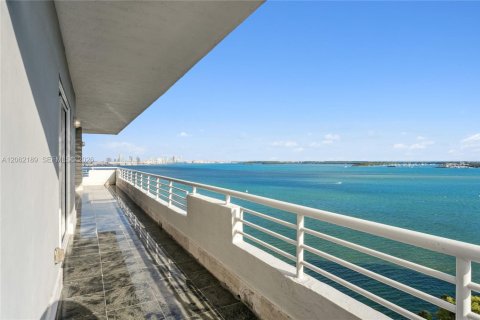 Copropriété à louer à Miami, Floride: 5 chambres, 317.73 m2 № 2254762 - photo 18