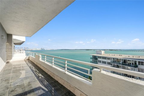 Copropriété à louer à Miami, Floride: 5 chambres, 317.73 m2 № 2254762 - photo 12