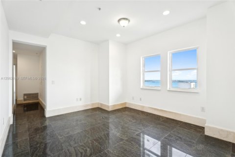 Copropriété à louer à Miami, Floride: 5 chambres, 317.73 m2 № 2254762 - photo 19