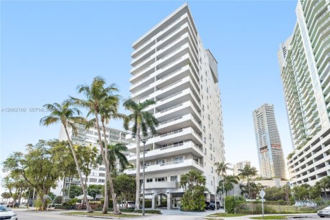 Copropriété à louer à Miami, Floride: 5 chambres, 317.73 m2 № 2254762 - photo 13