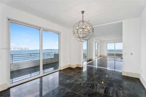 Copropriété à louer à Miami, Floride: 5 chambres, 317.73 m2 № 2254762 - photo 23